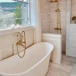 Manor House With Panoramic Views Of Jotunheimen 펜션 Skammestein
